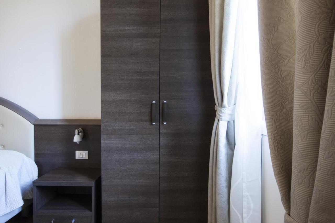 Hotel Amalfi Mediolan Pokój zdjęcie