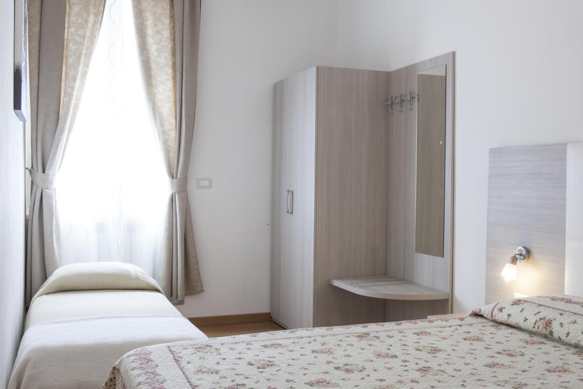 Hotel Amalfi Mediolan Pokój zdjęcie